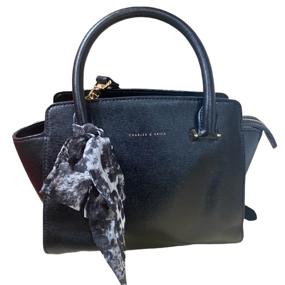 Charles & Keith Shoulder bag - Picture 2 of 10